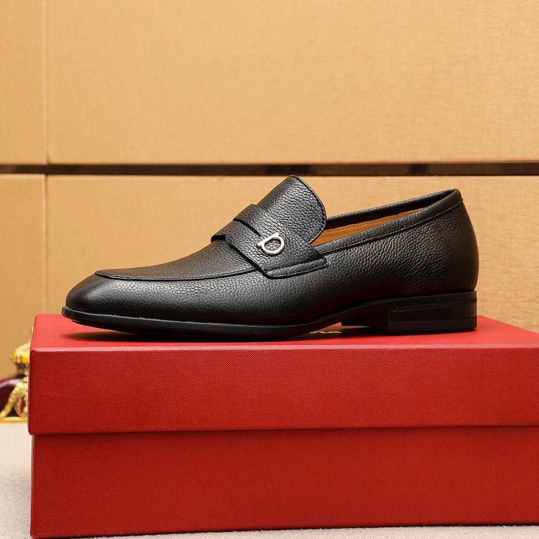 Men's shoes 💰480 💐 Product trademark: Ferragamo "Ferragamo" casual leather shoes Regular size: 38-44 (45🉑️customized) Product materials: Selected imported first-layer pebbled cowhide leather upper + luxury hardware buckle, imported water-dyed cow leather lining. Strong three-dimensional visual effect, original rubber outsole Color: 3⃣️seed leather materials available